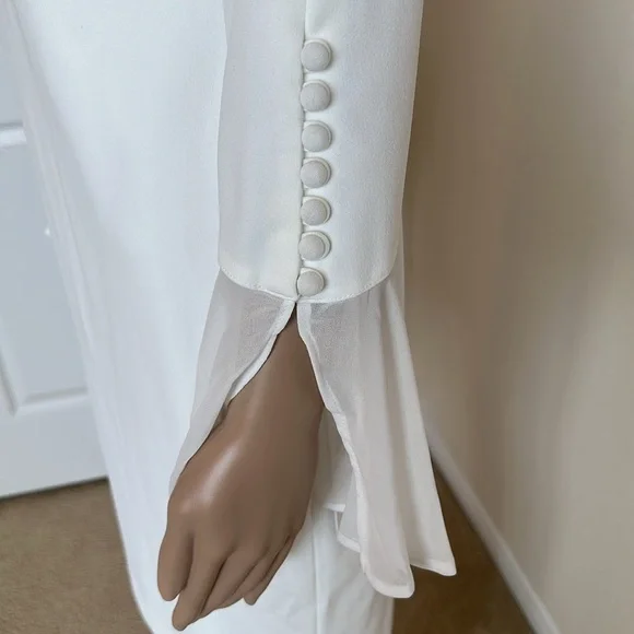 Elegant Calvin Klein White Dress with Flared Sleeves. - Picture 4 of 15